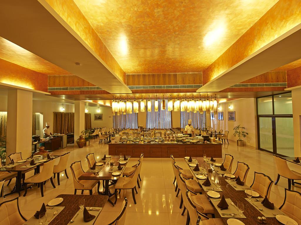 Hotel Club Mahindra Udaipur Exterior foto